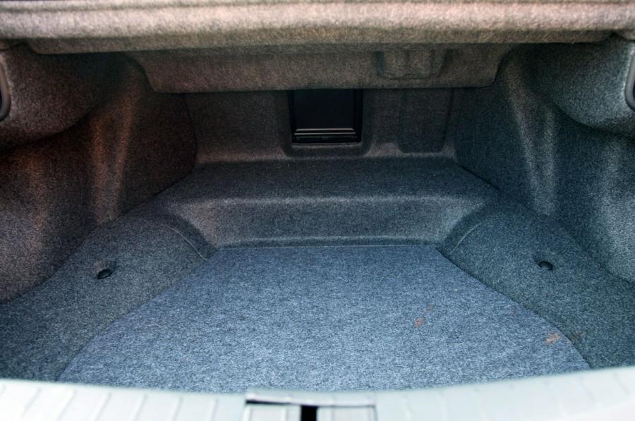 Багажник Acura TL SH-AWD 2011 года  (фото 39 из 101)